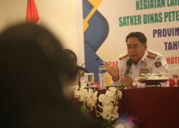 Sekretaris Daerah Provinsi Sulsel, Abdul Hayat Gani saat memberi motivasi bagi Tim Satgas PMK di di Hotel Grand Sayang Park, Makassar, Rabu (7/9/2022