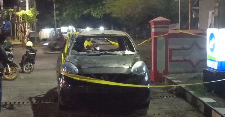 Mobil Mogok Depan Pintu Pertamina Perintis, Saat Diperiksa Terbakar