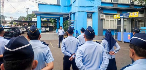 Pimpin Apel Pagi, Kakanim Parepare Minta Jajaran Jaga Semangat Kerja Pimpin Apel Pagi, Kakanim Parepare Minta Jajaran Jaga Semangat Kerja