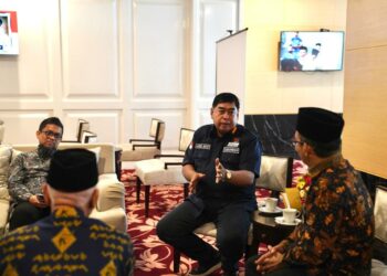 Sekda Provinsi Sulsel, Abdul Hayat, saat menerima kunjungan pengurus Baznas Provinsi Sulsel, di Barunga Lounge, Kamis (8/9/2022).