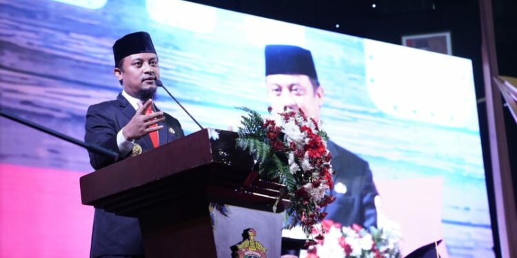 Gubernur Sulsel, Andi Sudirman Sulaiman saat memberi sambutan dalam Dies Natalis ke-66 Universitas Hasanuddin di Baruga Andi Pangerang Pettarani, Sabtu (10/9/2022)