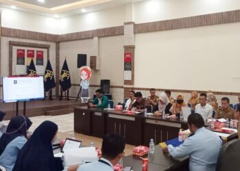 Perancang Kantor Wilayah Kementerian Hukum dan HAM Sulawesi Selatan (Kanwil Kemenkumham Sulsel) membahas rancangan peraturan daerah (ranperda) Kabupaten Sinjai tentang Pajak Daerah dan Retribusi Daerah guna dilakukan harmonisasi di Aula Kanwil, Senin (17/10/2022).