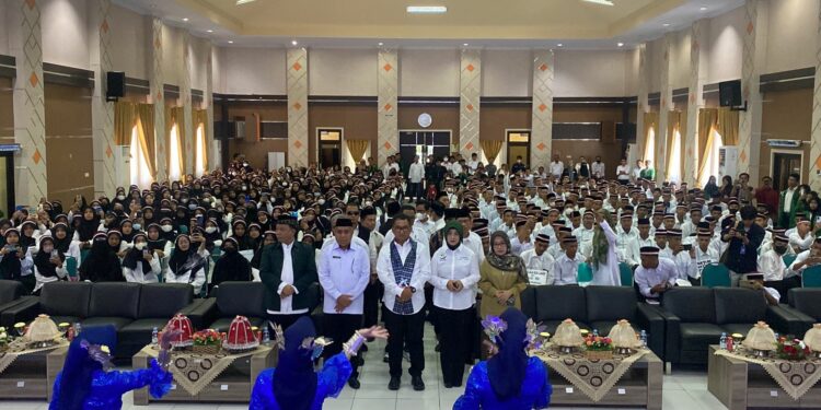 Pj Gubernur Sulawesi Barat ,  Akmal Malik menghadiri Pembukaan Perkenalan Budaya Akademik dan Kemahasiswaan (PBAK) STAIN 2022 di Gedung BPMP Majene, Rabu (21/9/2022).
