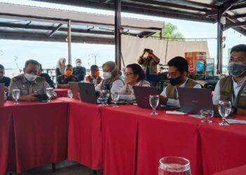 Rapat koordinasi monitoring penanganan Penyakit Mulut dan Kuku (PMK) di Hotel Maleo Mamuju, Jumat (28/10/2022).