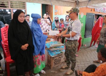 Direktur Utama Perumda Air Minum Kota, Beni Iskandar mengunjungi dan menemui keluarga korban di rumah duka di Jalan Sungai Saddang, Lorong Berkah, Makassar, Sabtu, (15/10/ 2022).