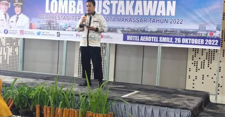 Pustakawan SD IT Wahdah Islamiyah 01  Makassar, Andi Anhar, S.Pd.I saat presentasi di hadapan juri, Rabu (26/10/2022)