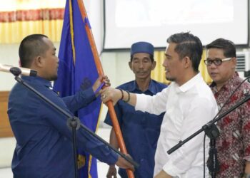 Ketua PWI Provinsi Sulawesi Selatan, Agus Salim Alwi Hamu melantik Ketua PWI Kabupaten Pinrang, Muhammad Nur di di Ruang Aula Kantor Bupati Pinrang, Selasa (15/11/2022).