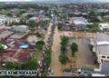 Suasana banjir di salah satu ruas Jl Perintis Kemerdekaan  Makassar, Jumat (18/11/2022)