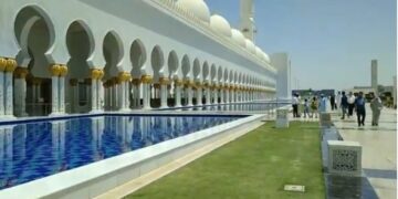 Masjid Sheikh Zayed di Kota Solo, Jawa Tengah yang diresmikan pada Senin (14/11/2022) disebut-sebut masjid paling megah di Indonesia.