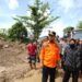 Gubernur Sulawesi Selatan Andi Sudirman Sulaiman mendampingi Menteri Sosial RI, Tri Rismaharini meninjau titik lokasi longsor di Desa Lonjoboko, Kecamatan Parangloe, Kabupaten Gowa, Sabtu (19/11/2022)