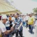 Warga menyambut antusias Gubernur Sulsel, Andi Sudirman Sulaiman usai meresmikan ruas Pinrang-Rappang, Ahad (13/11/2022)