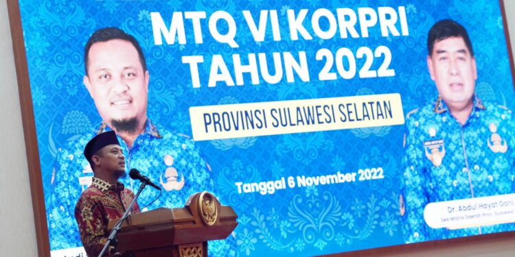 Gubernur Sulawesi-Selatan, Andi Sudirman Sulaiman melepas Kafilah Musabaqah Tilawatil Quran (MTQ) Ke-VI KORPRI Tahun 2022 Provinsi Sulsel di Baruga Karaeng Pattingalloang, Ahad (6/11/2022).