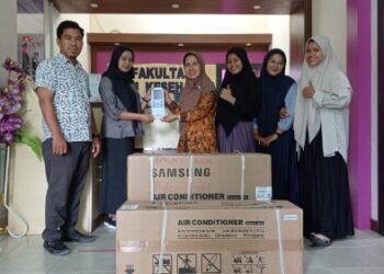 Peduli, Alumni dan Mahasiswa Fikes Umpar Kembali Serahkan Bantuan AC