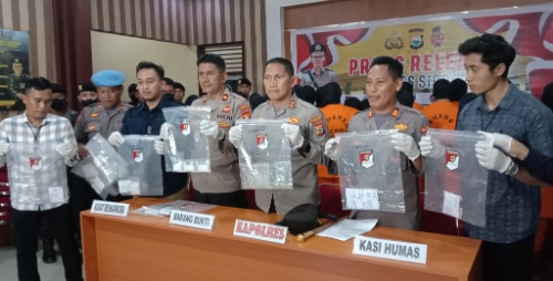 Polres Sidrap Amankan 30 Orang Terduga Penyalahgunaan Narkotika Polres Sidrap Amankan 30 Orang Terduga Penyalahgunaan Narkotika