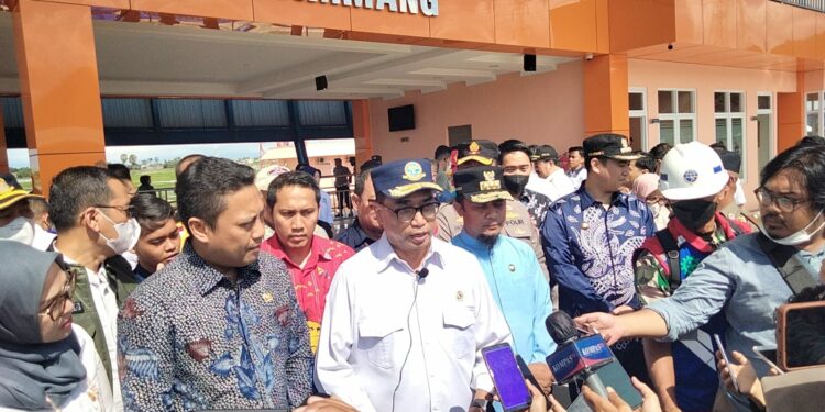 Menhub : Bukan Hanya Angkut Penumpang, Kereta Api Sulsel Istimewa karena Angkut Barang Menhub : Bukan Hanya Angkut Penumpang, Kereta Api Sulsel Istimewa karena Angkut Barang