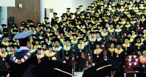 Unhas Wisuda 1.794 Lulusan, Alumni Diharap Jadi Bintang di Masyarakat Unhas Wisuda 1.794 Lulusan, Alumni Diharap Jadi Bintang di Masyarakat