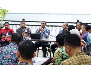 -- Kepala Divisi Pemasyarakatan (Kadiv Pas) Kantor Wilayah Kementerian Hukum dan HAM Sulawesi Selatan, Suprapto memberi pengarahan pada Kepala  Unit Pelaksana Teknis (UPT) Pemasyarakatan terkait penyusunan program dan Kalender Kerja 2023 di Same Hotel Bira Bulukumba, Sabtu (17/12/2022)