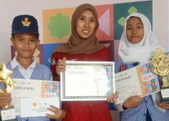 Wakili Guru SMPN 9 Parepare, Fitri Berbagi Tips Mengikuti Lomba Cerita Menulis Bahasa Daerah