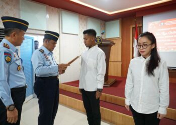 Dokumentasi Penyerahan remisi oleh Kadiv Pemasyarakatan, Suprapto di Rutan Makassar.