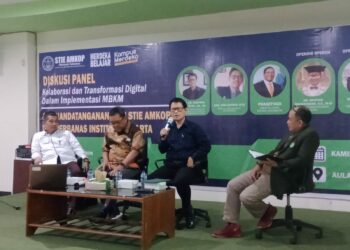 Diskusi panel dengan tema "Kolaborasi dan Transformasi Digital Dalam Implementasi MBKM" di Aula Mini H. Bata Ilyas, Kamis (29/12/2022).
