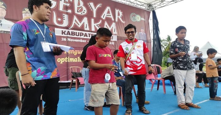 Azzam, Juara I Lomba Latto-latto dalam Gebyar UMKM yang dihelat di Lapangan Sinjai Bersatu, Jumat (2/12/2022)