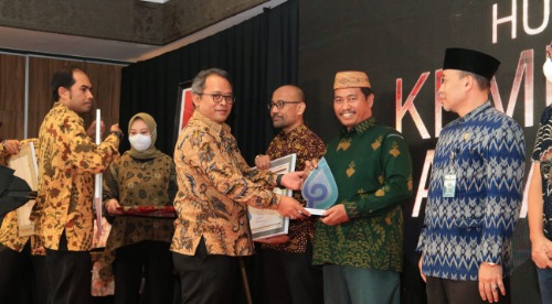 Tutup Tahun 2022, IAIN Parepare Terima Penghargaan Humas Award dari Menag RI Tutup Tahun 2022, IAIN Parepare Terima Penghargaan Humas Award dari Menag RI