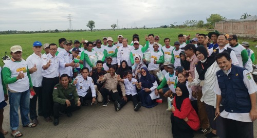 Serahkan Bantuan Pupuk Hayati, Bupati Sidrap Harap Petani Tidak Ketergantungan Pupuk Subsidi Serahkan Bantuan Pupuk Hayati, Bupati Sidrap Harap Petani Tidak Ketergantungan Pupuk Subsidi