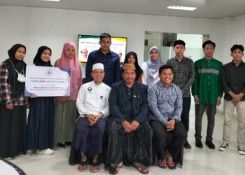 Serahkan Beasiswa untuk 10 Mahasiswa IAIN Parepare, Das’ad Latief Sebut Adab Lebih Penting dari IPK