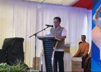 (Plh) Sekprov Sulsel, Andi Aslam Patonangi  pada acara Kick Off Pengendalian dan Penanggulangan PMK Nasional 2023   di Kecamatan Tanete Rilau, Kabupaten Barru, Sabtu (28/1/2023)