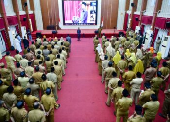 Gubernur Sulawesi-Selatan, Andi Sudirman Sulaiman melantik sebanyak 23 orang Pejabat Eselon III (Administrator) dan sebanyak 207 orang Kepala Sekolah SMA, SMK dan SLB Negeri Lingkup Sulsel
