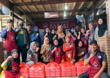 RMR Parepare Salurkan Bantuan Makanan Gratis Bagi Warga Terdampak Banjir