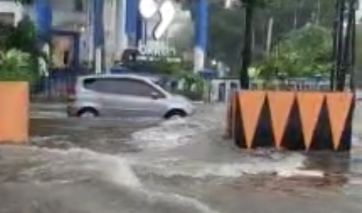 Hujan dan Air Laut Pasang, 4 Kecamatan di Pusat Kota Makassar Kebanjiran Hujan dan Air Laut Pasang, 4 Kecamatan di Pusat Kota Makassar Kebanjiran