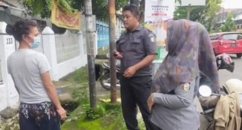 Pakandatto Tegur Warga Lariangbangi Buang Sampah Tidak Sesuai Jadwal Pakandatto Tegur Warga Lariangbangi Buang Sampah Tidak Sesuai Jadwal