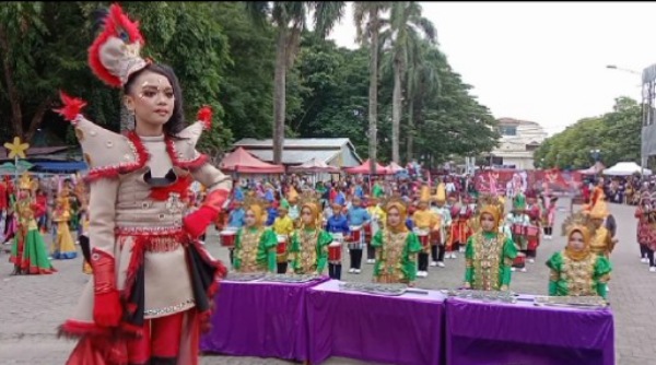 Dipimpin Artis Cilik, SD Negeri 10 Pangkajene Tampil Memukau Dengan Ragam Balutan Nusantara Dipimpin Artis Cilik, SD Negeri 10 Pangkajene Tampil Memukau Dengan Ragam Balutan Nusantara