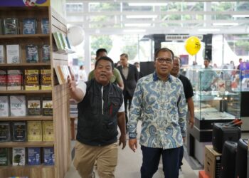Wali Kota Makassar, Danny Pomanto menghadiri grand opening toko buku Gramedia di Jl AP Pettarani Makassar, Kamis (2/2/2023)