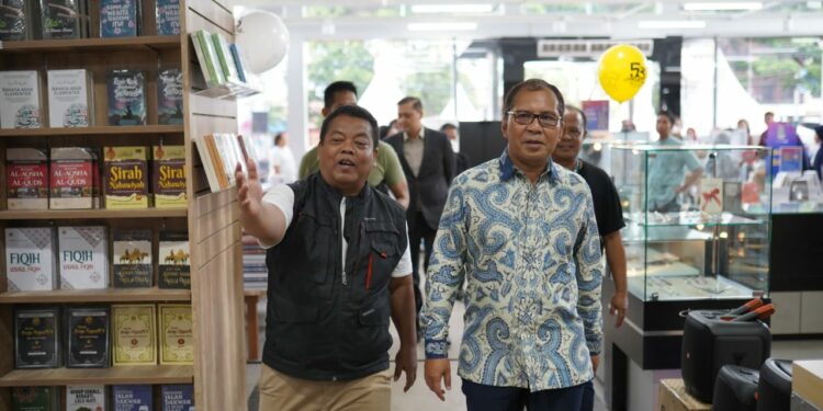 Wali Kota Makassar, Danny Pomanto menghadiri grand opening toko buku Gramedia di Jl AP Pettarani Makassar, Kamis (2/2/2023)