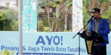 Gubernur Sulawesi Selatan Andi Sudirman Sulaiman menghadiri kegiatan Pencanangan Gerakan Masyarakat Pemasangan Tanda Batas (GEMAPATAS) di Kantor Kelurahan Bontorannu, Kecamatan Mariso, Jumat (3/2/2023)
