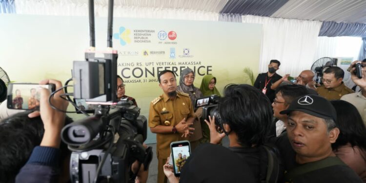 Gubernur Sulsel Sampaikan Duka dan Beri Santunan Keluarga Korban Tertabrak Kereta Api