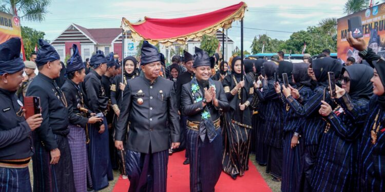 Kedatangan Gubernur Sulsel Andi Sudirman Sulaiman pada puncak acara 63 Tahun Kabupaten Bulukumba di Lapangan Pemuda, Sabtu (3/2/2023)