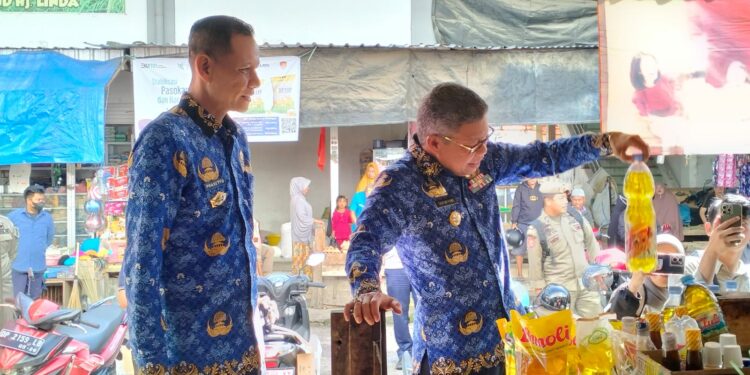 Wali Kota Parepare, Taufan Pawe (TP) melakukan sidak di Pasar Sentral Lakessi, Kecamatan Soreang, Kota Parepare, Jumat, (17/2/2023) pagi ini