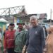 Bupati Pinrang Andi Irwan Hamid meninjau langsung lokasi rumah yang terdampak di Ujung Lero