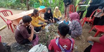 Menyambut hari Kompos se-Indonesia pada Ahad (26/2/2023), Bank Sampah Pinrang menggelar pelatihan pembuatan Kompos di halaman Bank Sampah Pinrang, Kecamatan Paleteang