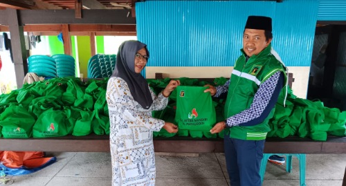 H.Pathuddin Bagikan Ribuan Paket Ramadhan di Sidrap H.Pathuddin Bagikan Ribuan Paket Ramadhan di Sidrap