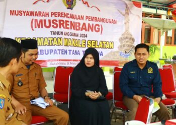 Kepala Pusat LP2M IAIN Parepare, Musmulyadi dan Ketua Prodi  KPI FUAD, Nurhakki melakukan audiensi ke pemerintah Lembang Bone Buntu Sisong, Kecamatan Makale Selatan, Kabupaten Tana Toraja, Selasa (28/2/2023).