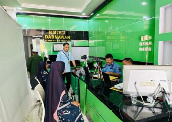 Kantor Imigrasi Kelas II TPI Parepare menyelenggarakan Pelayanan Penerbitan Paspor bagi Calon Jemaah Haji Kabupaten Wajo. Kegiatan berlangsung pada Ahad (5/3/2023)