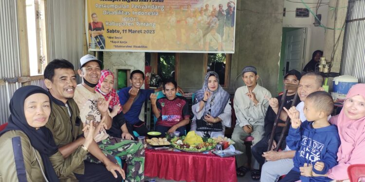 Sambut hari jadi Perkumpulan Penyandang Disabilitas Indonesia (PPDI), pengurus PPDI Kabupaten Pinrang menggelar berbagai aksi sosial dan silaturahmi, Sabtu (11/3/2023)