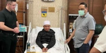 Ustaz Das'ad Latif kini masih terbaring lemah di rumah sakit di Singapura
