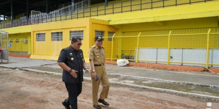 Wali Kota Parepare, Taufan Pawe (TP), meninjau Stadion Gelora BJ Habibie (GBH) Kota Parepare Selasa (3/1/2023)