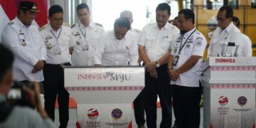 — Presiden RI Joko Widodo (Jokowi) meresmikan pengoperasian jalur kereta api (KA) Makassar-Parepare Antar Maros-Barru, Rabu (29/3/2023)