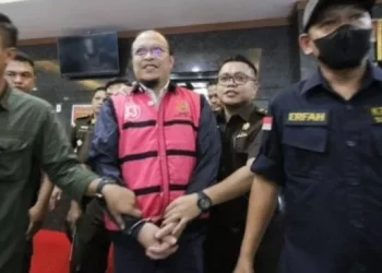 Kejaksaan Tinggi Sulsel menetapkan mantan Direktur Utama PDAM Makassar Haris Yasin Limpo sebagai tersangka kasus dugaan korupsi PDAM Makassar, Selasa (11/4/2023) foto Harian Fajar
